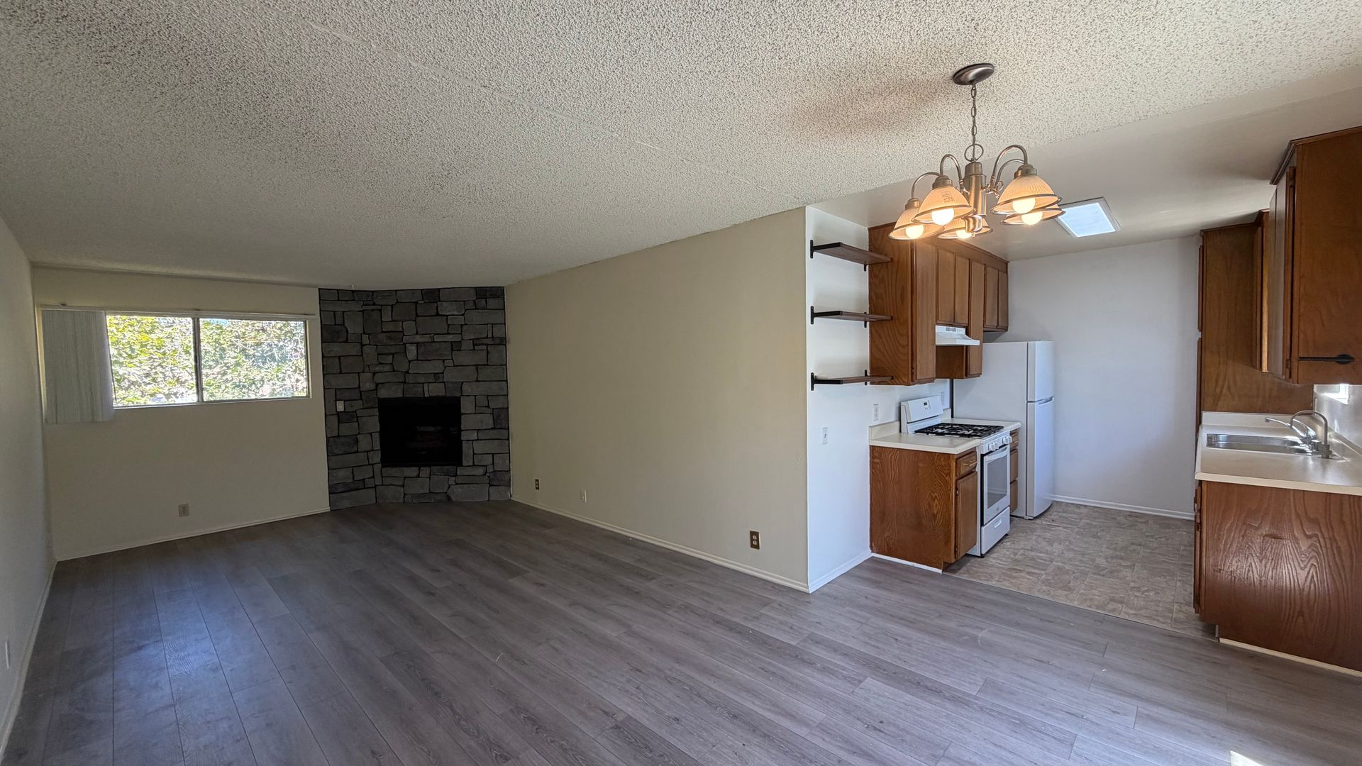 North Hollywood Apartment: 11184 Huston Street