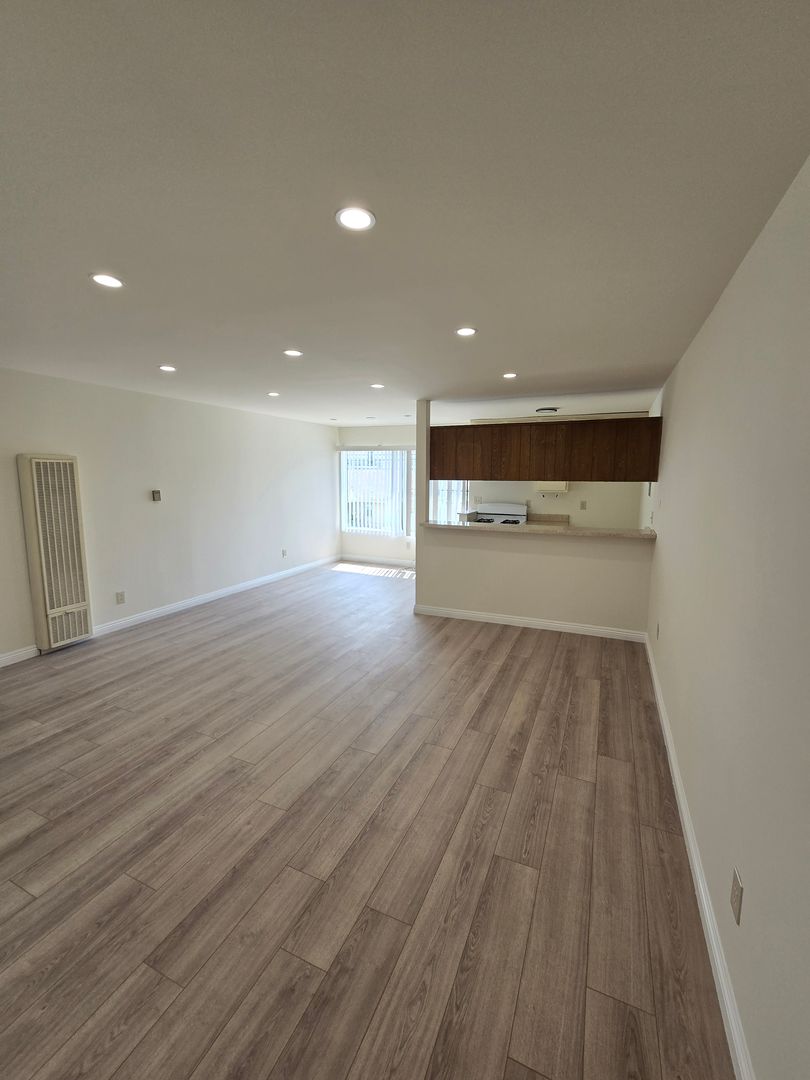 Glendale Apartment: 1007 E Lomita Ave