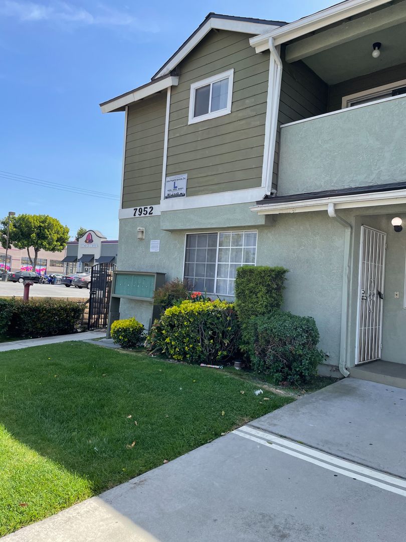Downey Apartment: 7952 Stewart and Gray Road