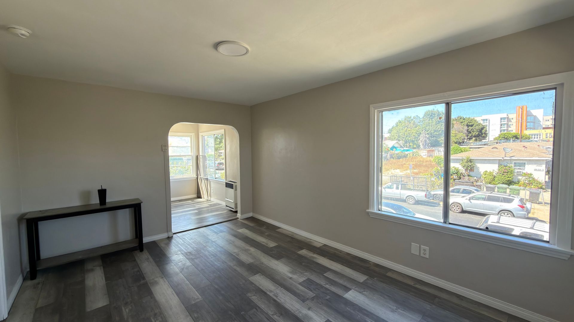 Los Angeles Apartment: 3538 Siskiyou St