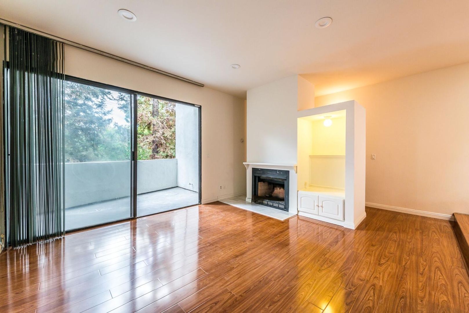 Alhambra House: 818 N. Monterey Street #19