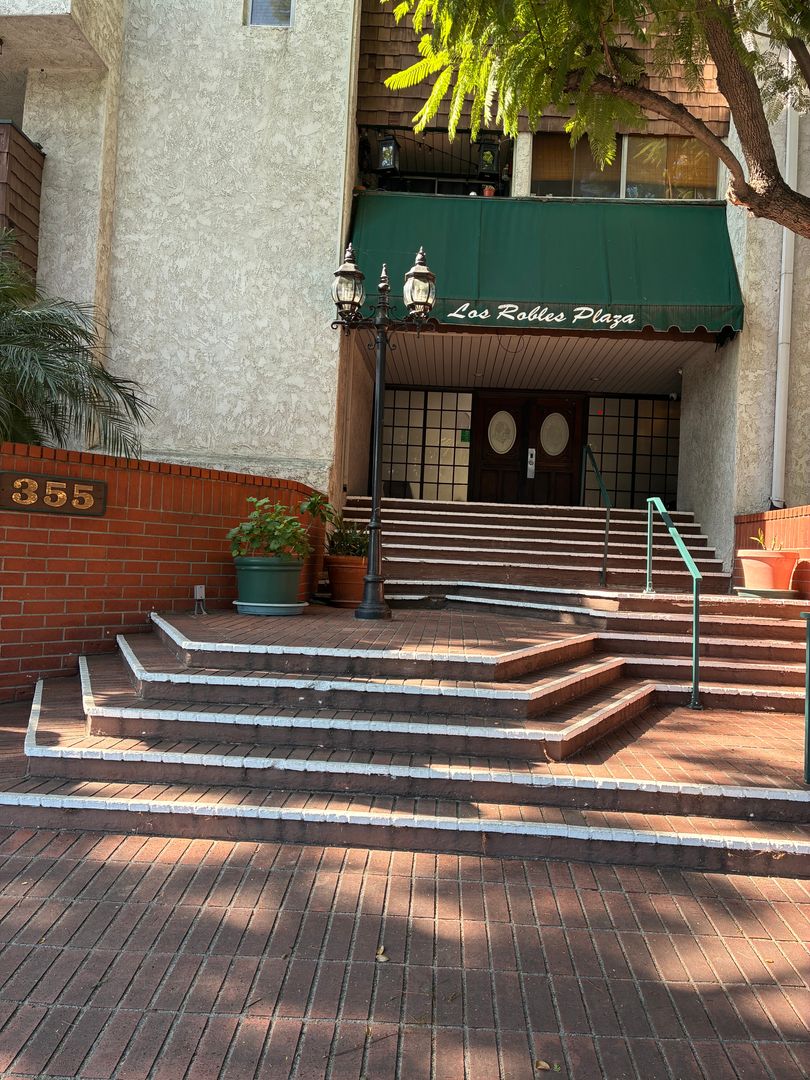 Pasadena House: 355 S Los Robles Ave Unit 102