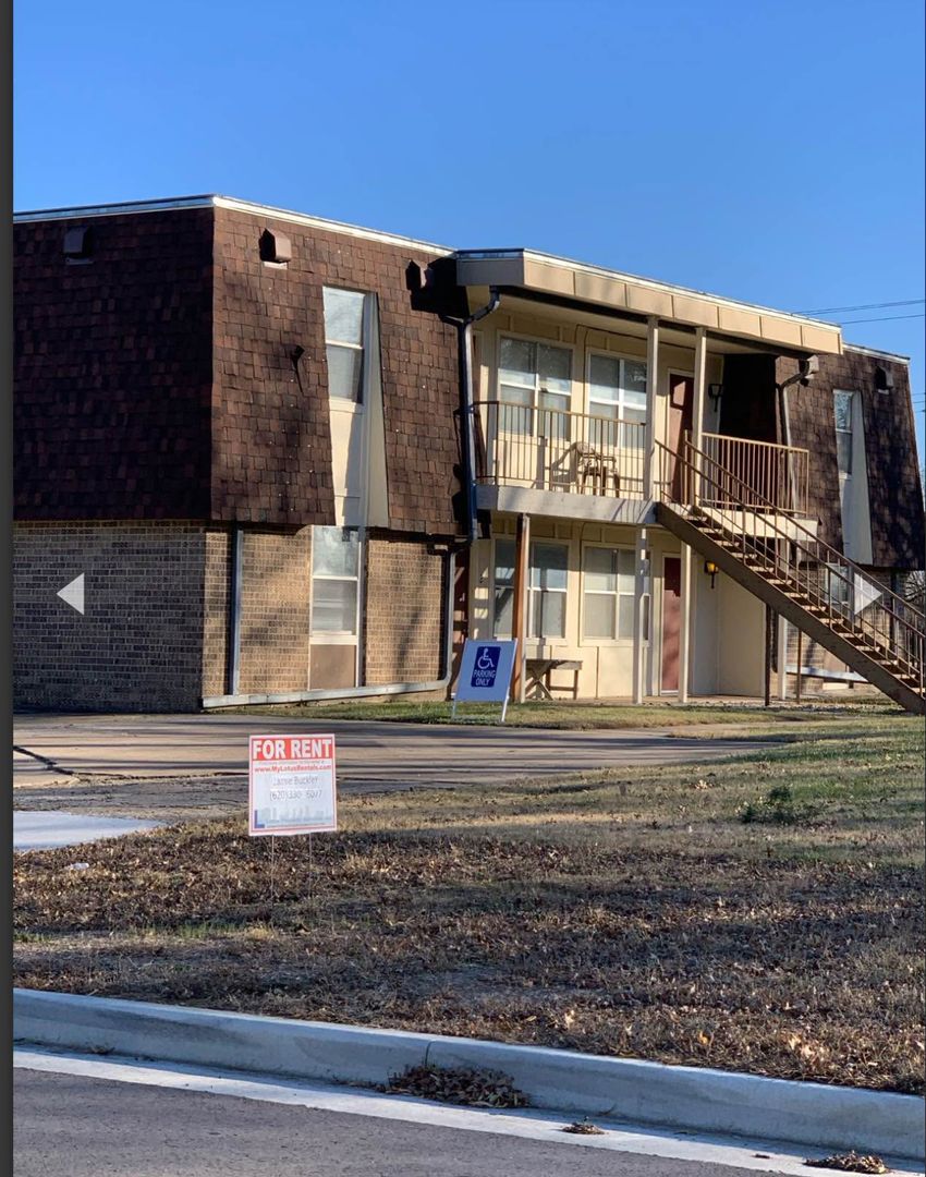 Coffeyville Apartment: 1111 W. 10th Street