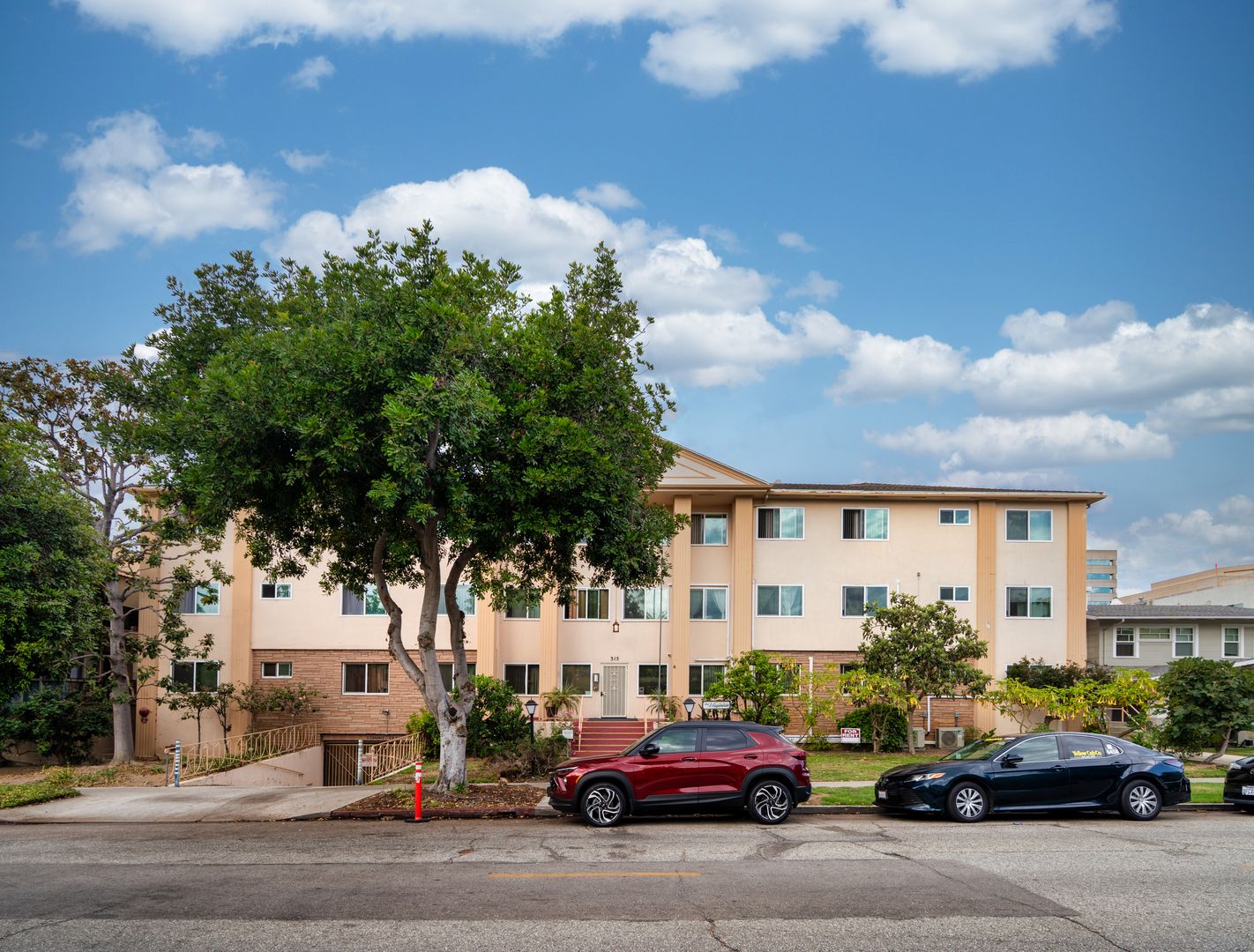 Glendale Condo: 315 N Louise St #302