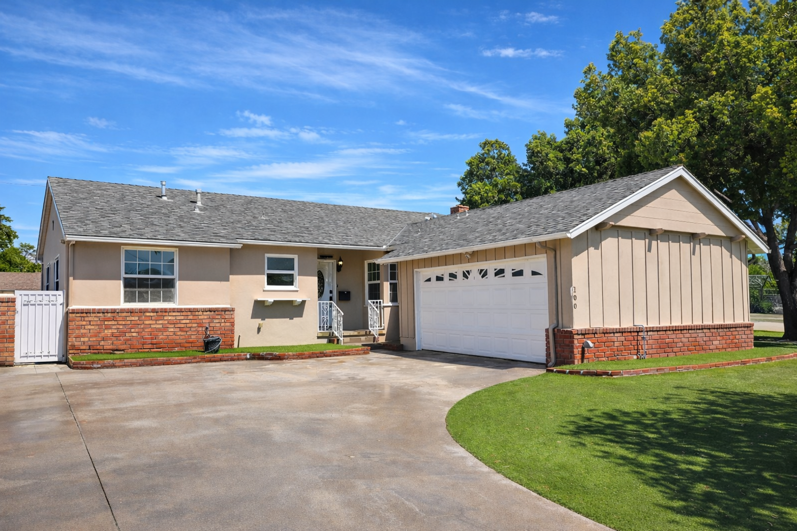 Montebello House: 100 W Oakmont Dr