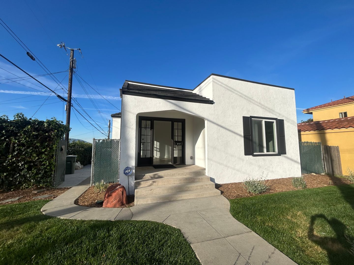 Burbank House: 217 N Bel Aire Dr