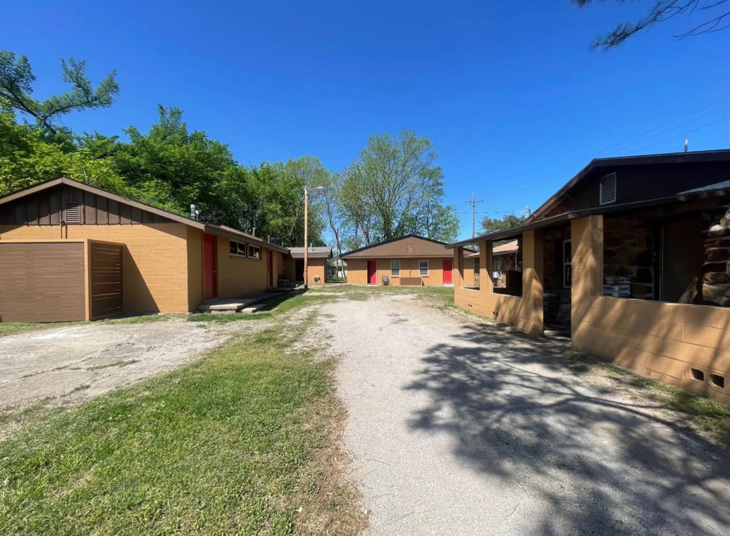 Bartlesville Apartment: 133 - 135 N. Choctaw Ave