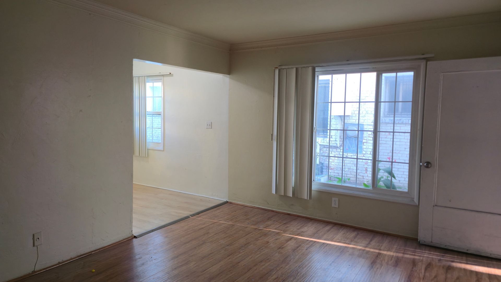 Los Angeles Apartment: 1520 N. Normandie Ave