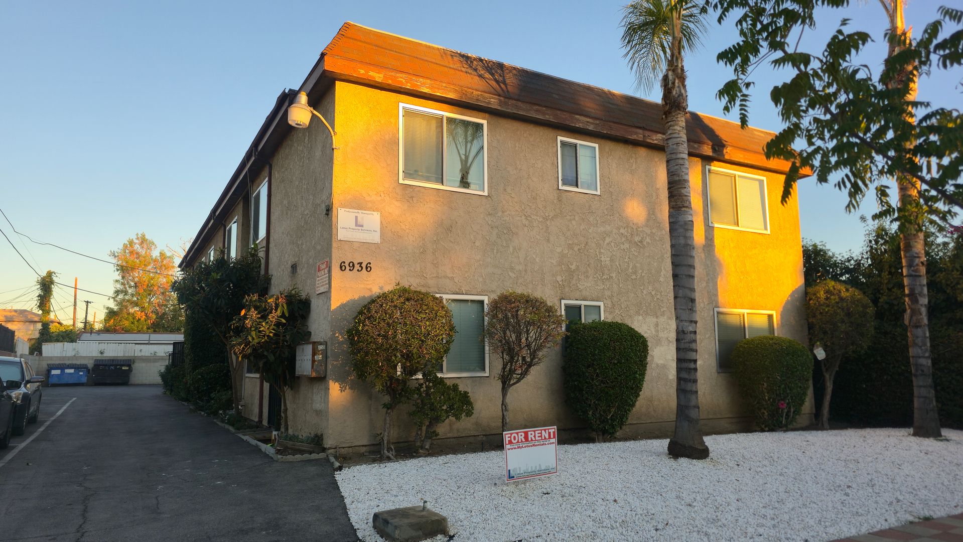 North Hollywood Apartment: 6936 Agnes Avenue
