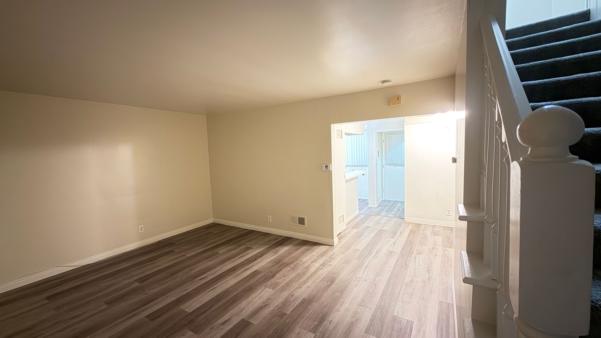 Downey Apartment: 10303 La Reina Avenue