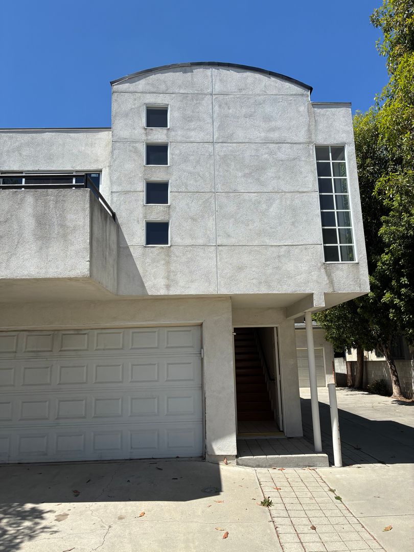 Monterey Park Apartment: 607 N Ynez Ave