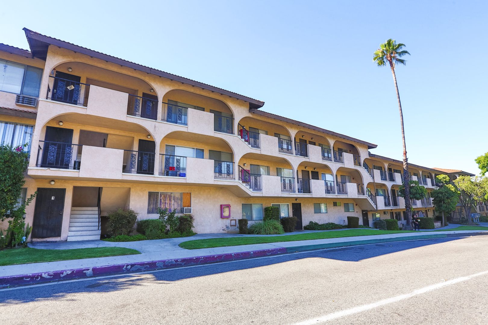 Alhambra Apartment: 128 S. Chapel Ave