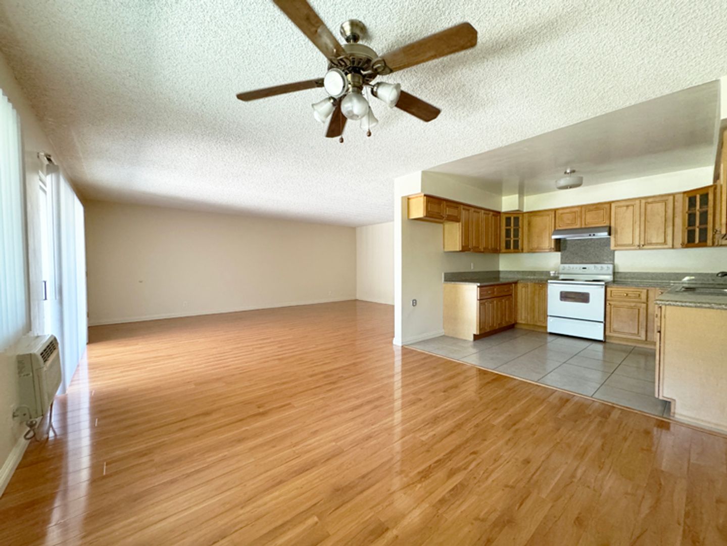 Arcadia Apartment: 852 Fairview Ave