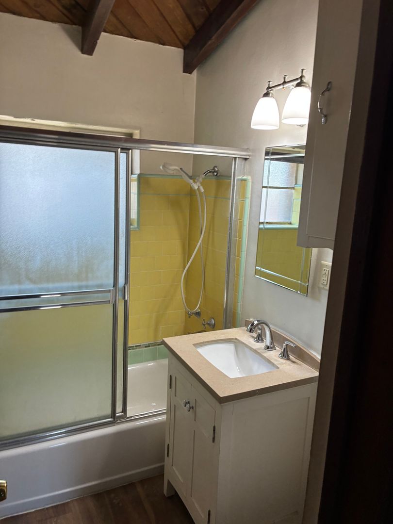 Monterey Park Apartment: 643 El Mercado Ave