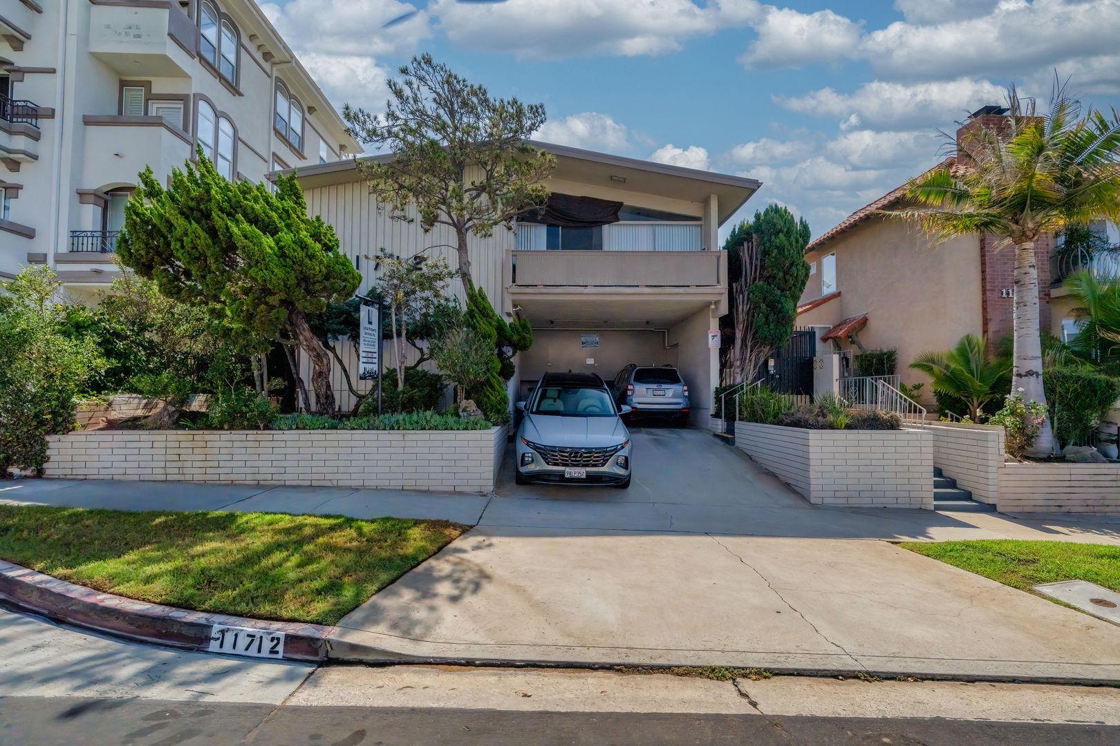 Los Angeles Apartment: 11712 Darlington Ave