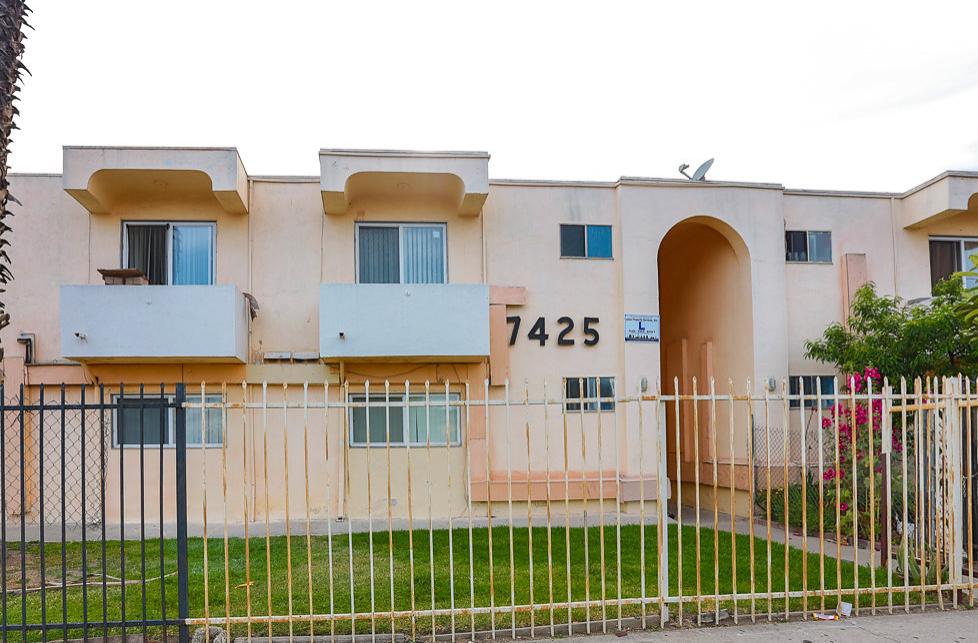 Sun Valley Apartment: 7425 Vineland Avenue