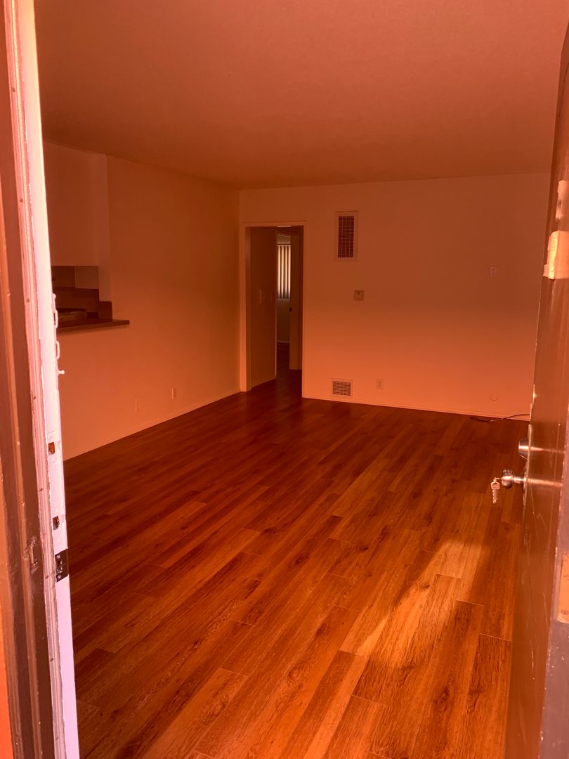 Los Angeles Apartment: 3670 Keystone Ave