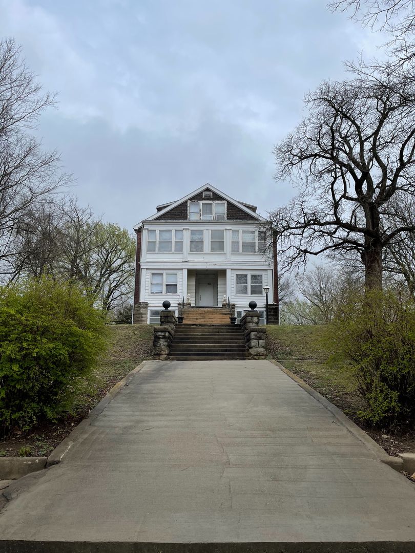 Independence Apartment: 708 S. 5th Street