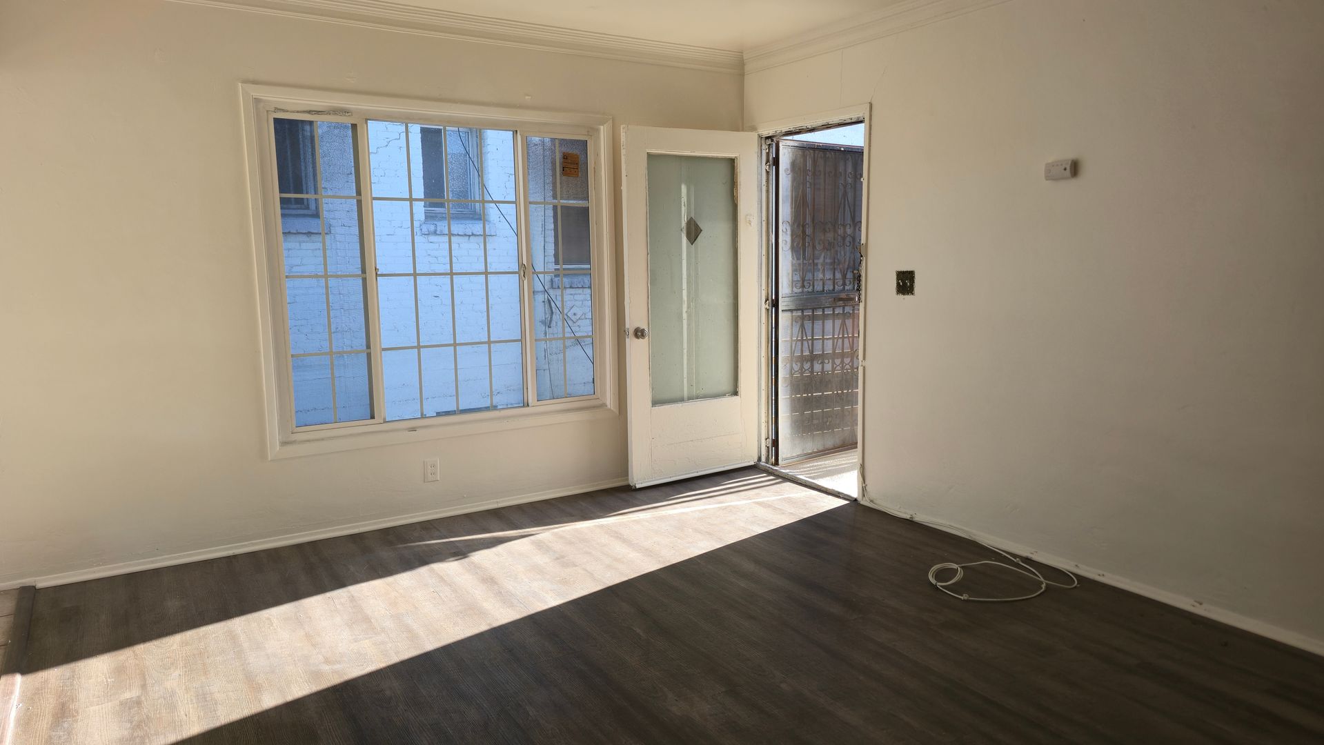 Los Angeles Apartment: 1520 N. Normandie Ave