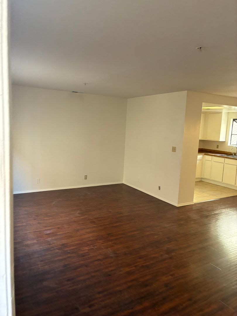 Alhambra Apartment: 827-829 N. Stoneman Ave