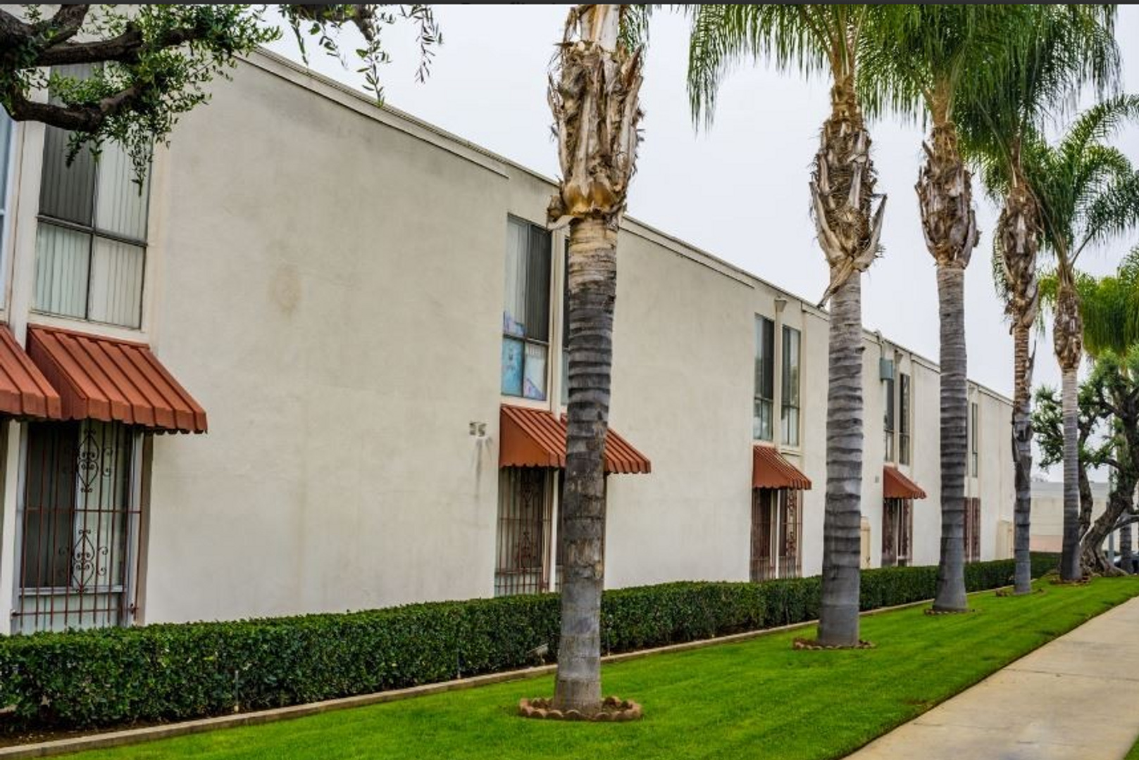 Montebello Apartment: 2115 W. Victoria Ave