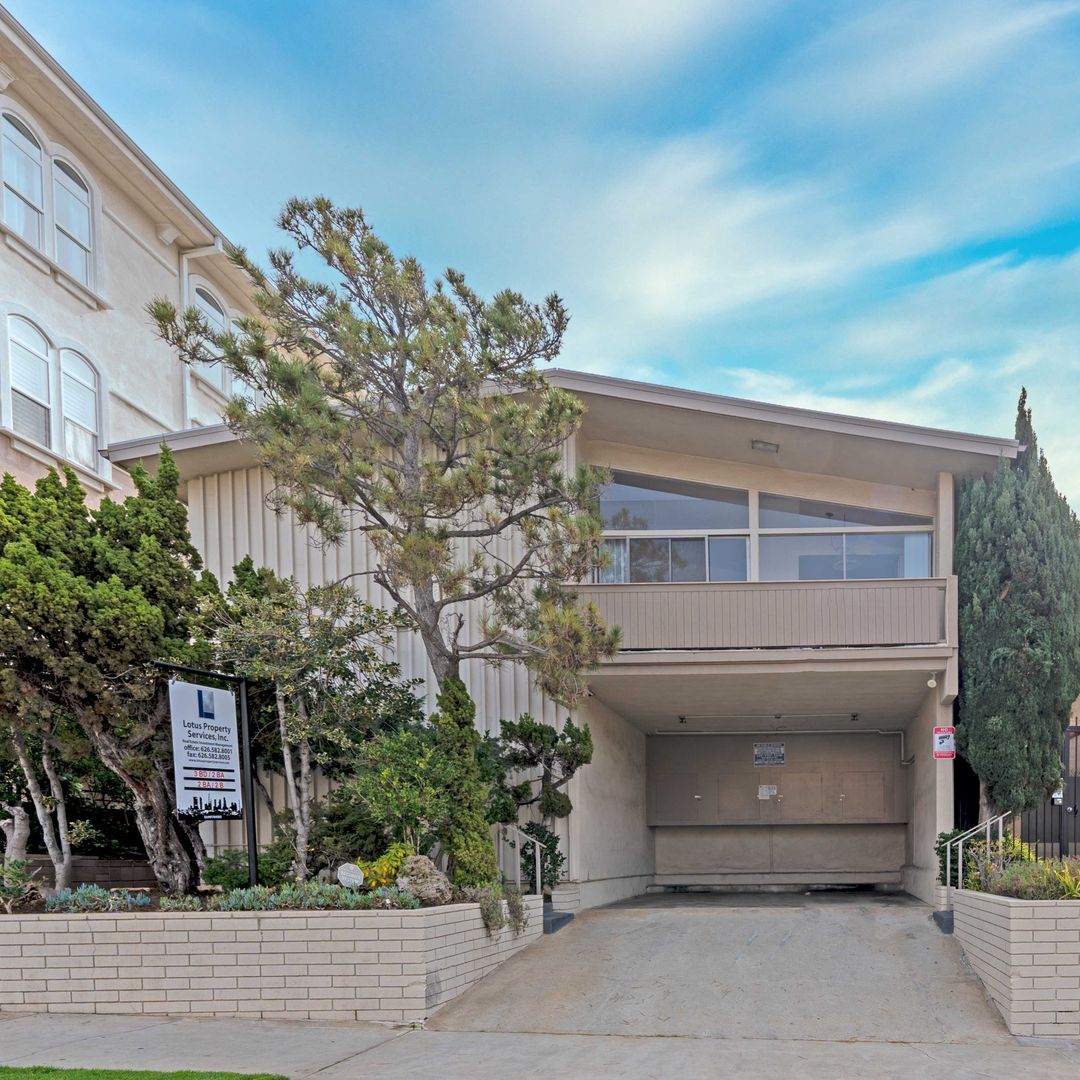 Los Angeles Apartment: 11712 Darlington Ave