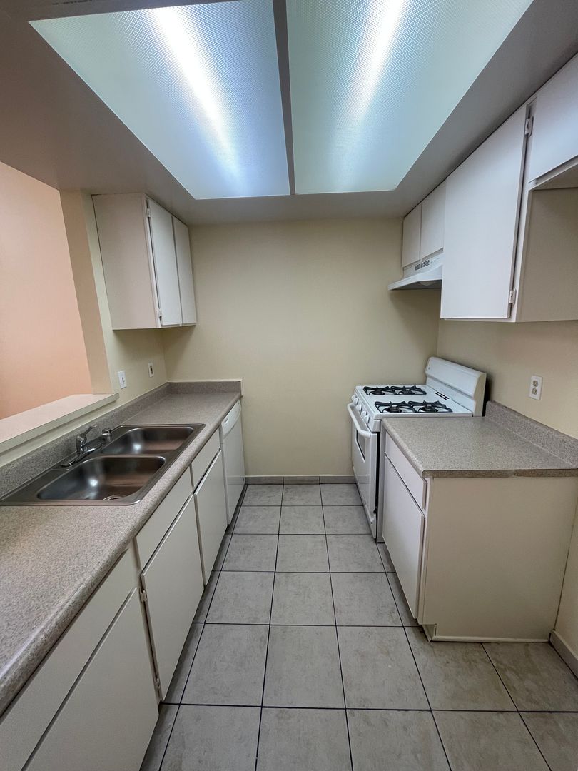 Los Angeles Apartment: 807 N. Bunker Hill Ave.