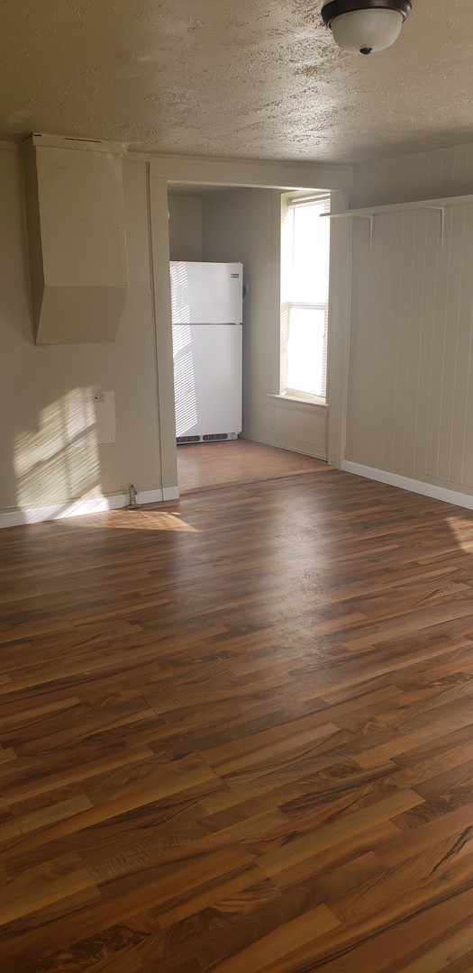 Caney Apartment: 801 to 804 N Wood ST - 801 N. State Street