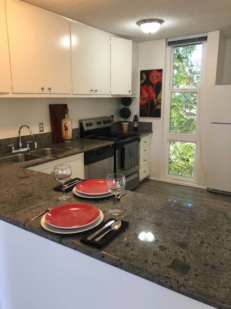 Newport Beach Apartment: 777 Domingo Drive