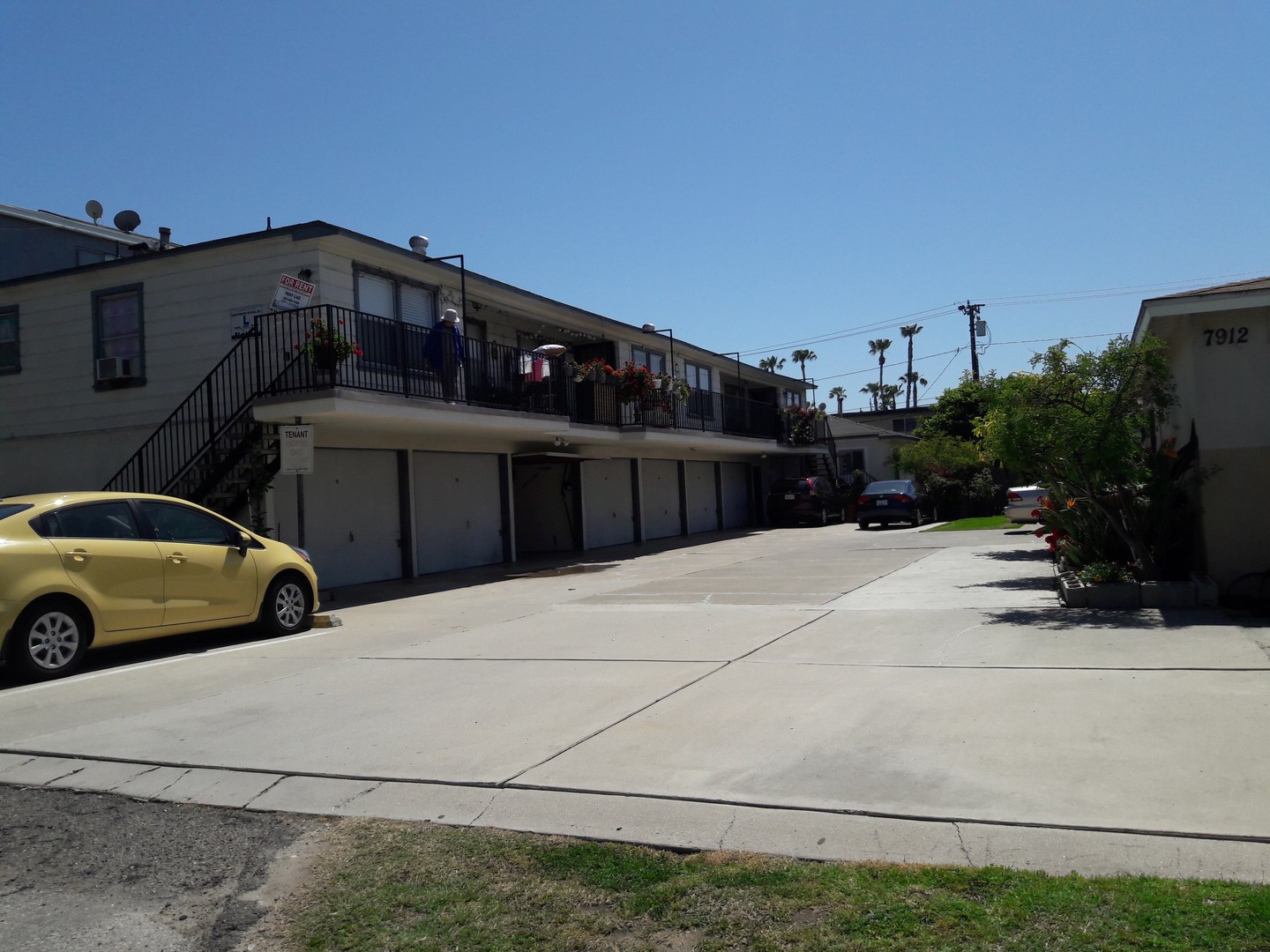 Huntington Beach Apartment: 7922 Stark Dr.