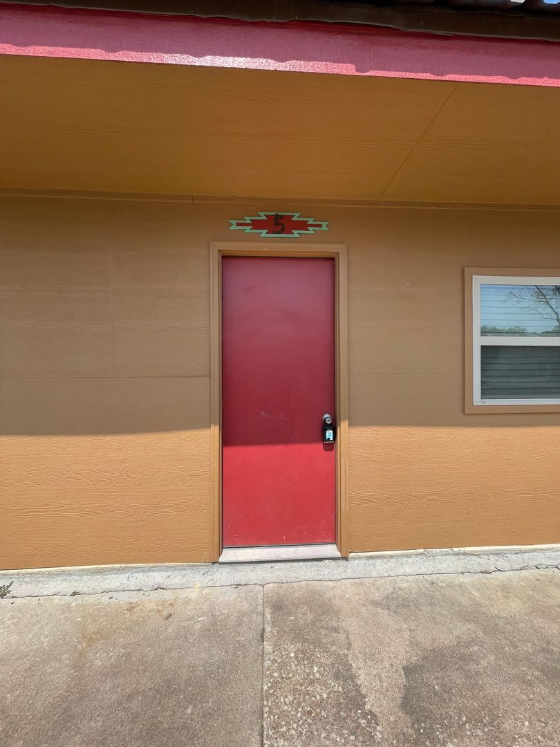 Dewey Apartment: 2200 N. Osage Ave