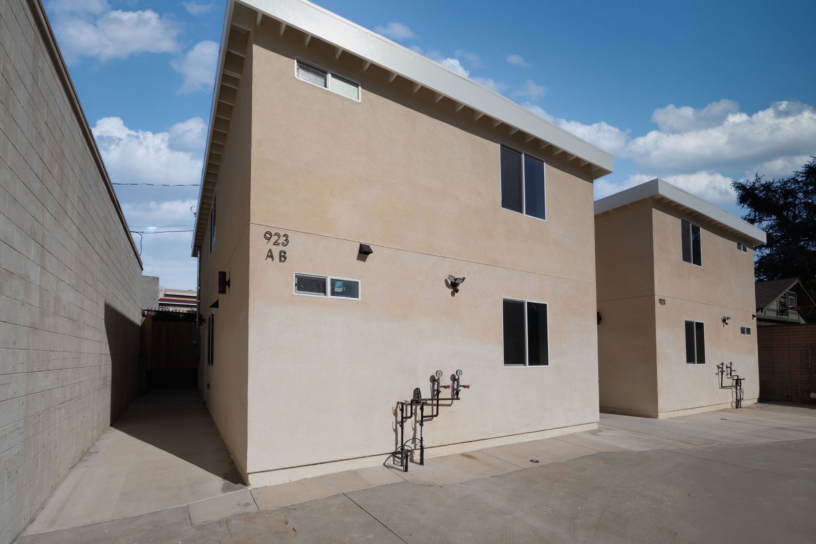 Altadena Apartment: 921 New York Dr