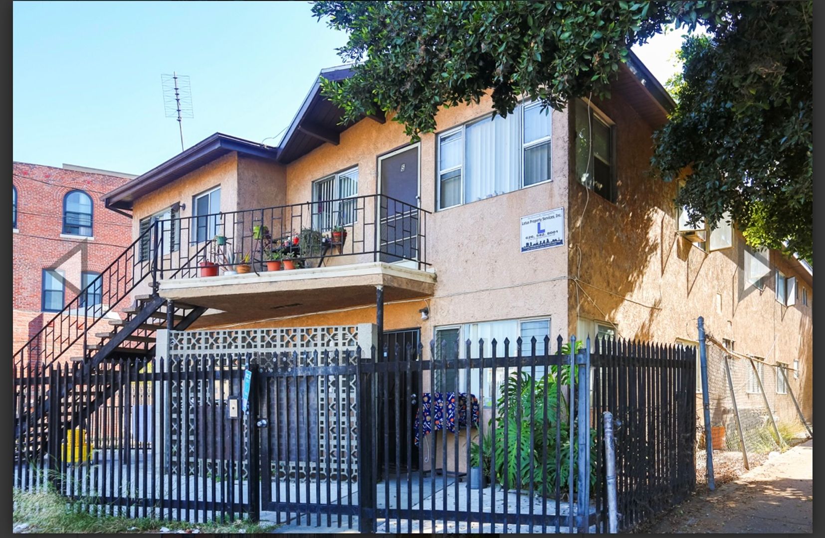 Los Angeles Apartment: 1630 Pleasant Ave