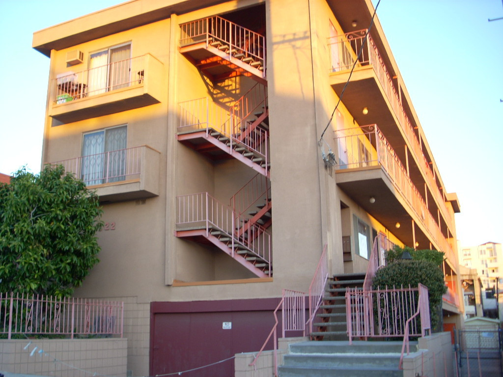 Los Angeles Apartment: 922 N. Beaudry Ave