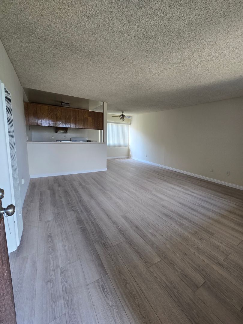 Glendale Apartment: 1007 E Lomita Ave