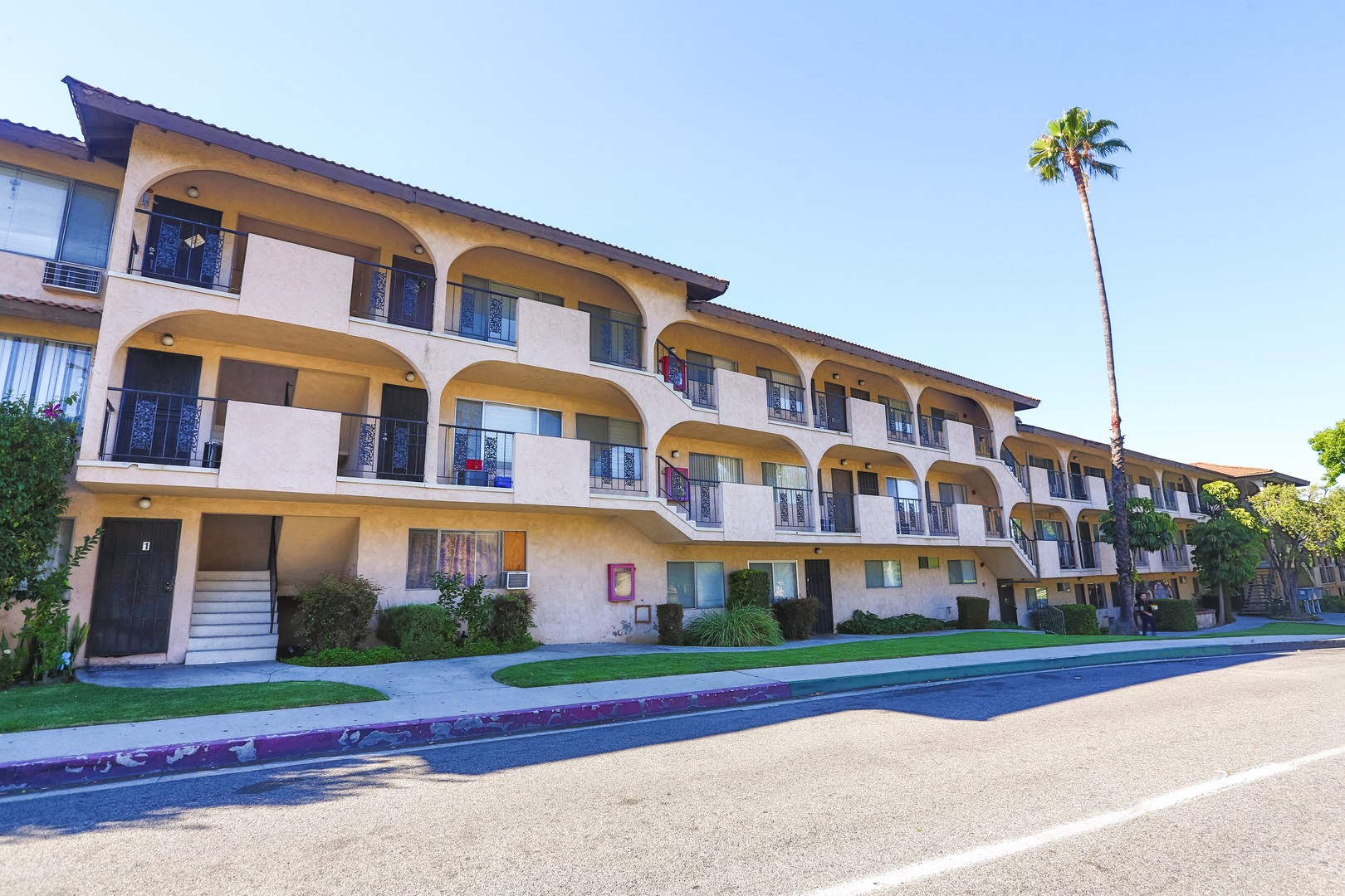 Alhambra Apartment: 128 S. Chapel Ave