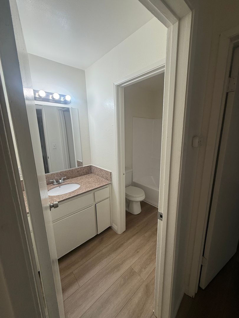 Long Beach Apartment: 1585-1595 Chestnut Avenue