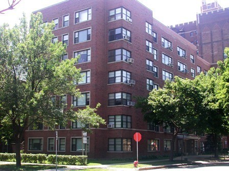 Beautiful Newly Remodeled Apartment in a Gorgeous South Shore Location – photo 1