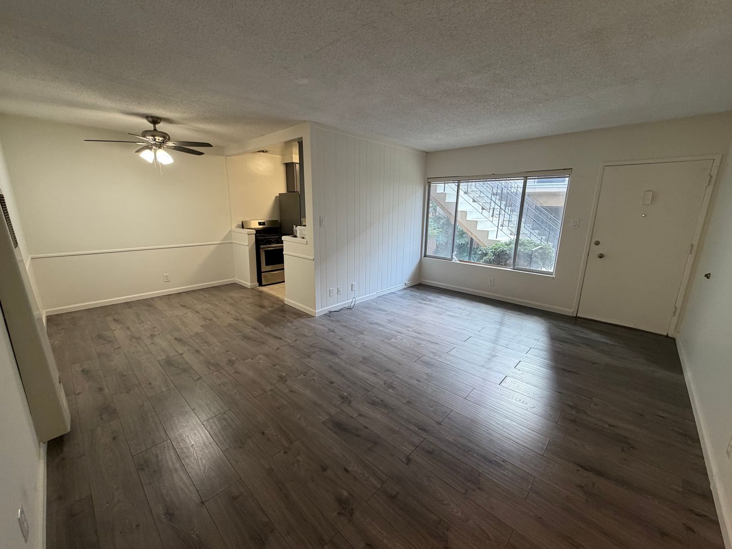 Los Angeles Apartment: 11732 Goshen Ave