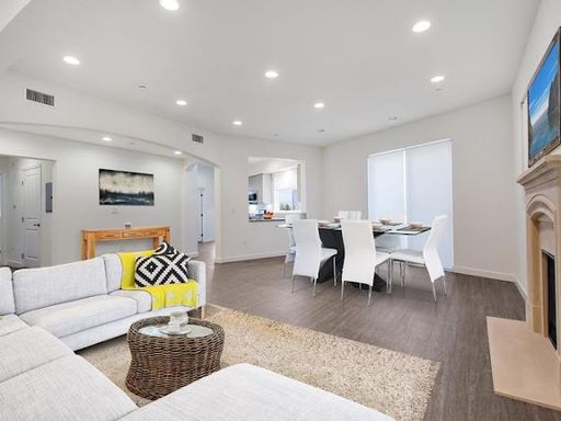 Los Angeles rental listing photo
