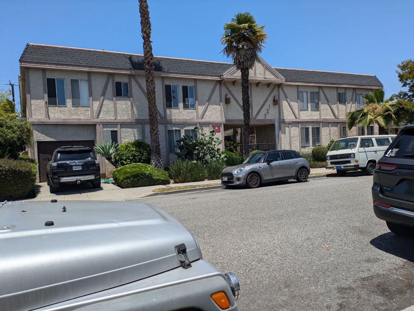 Santa Monica Apartment: 721 Hill St.