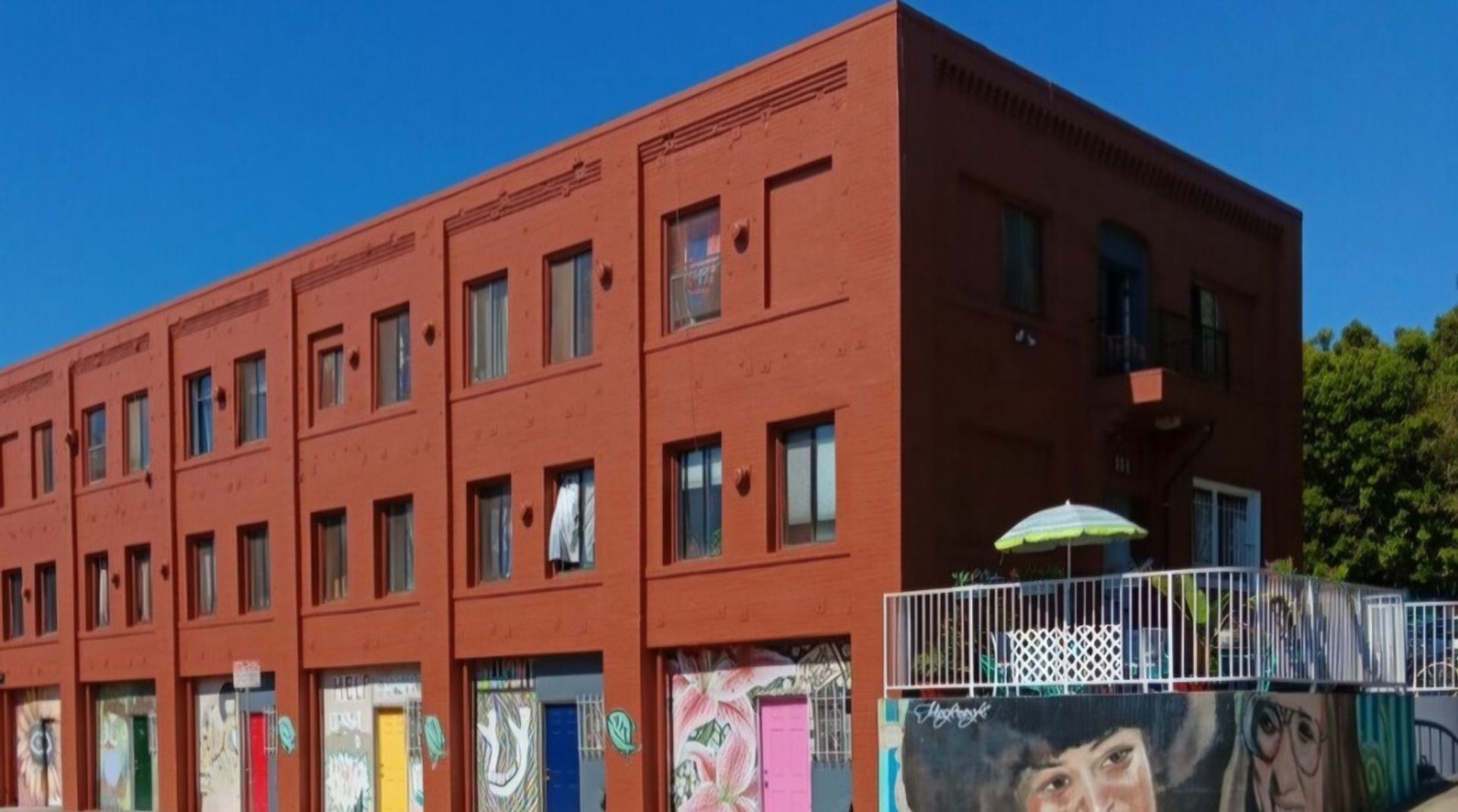 Venice Apartment: 101 Dudley Avenue