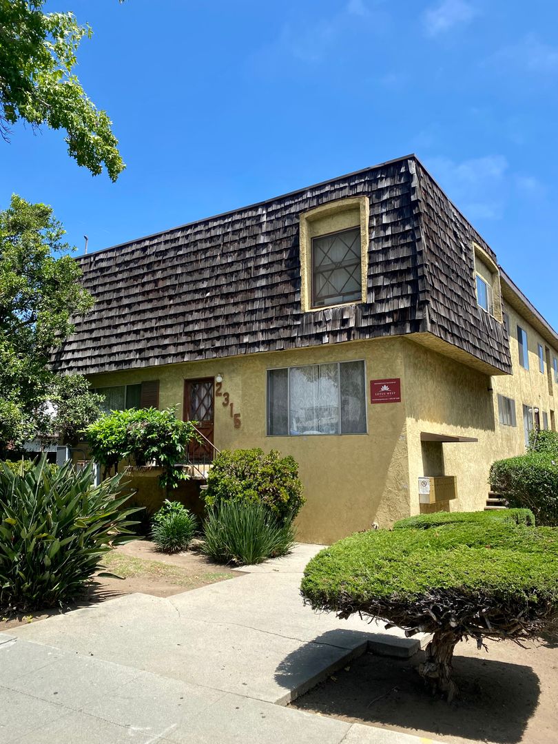 Santa Monica Apartment: 2315 14th St.
