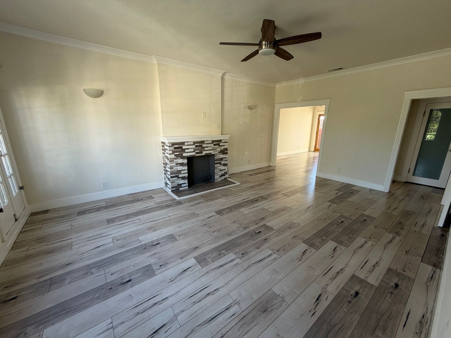 Los Angeles Apartment: 7350 Hollywood Blvd