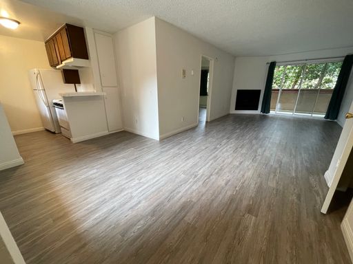 BEAUTIFUL 1 BD+1 BA vacancy at 2505 4th St #110, Santa Monica, CA 90405 – photo 1