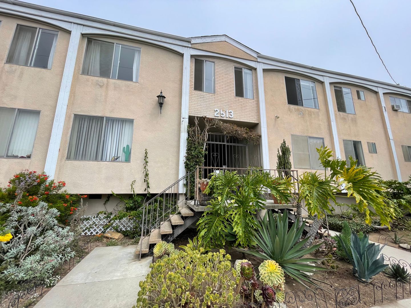 Santa Monica Apartment: 2513 2nd St.