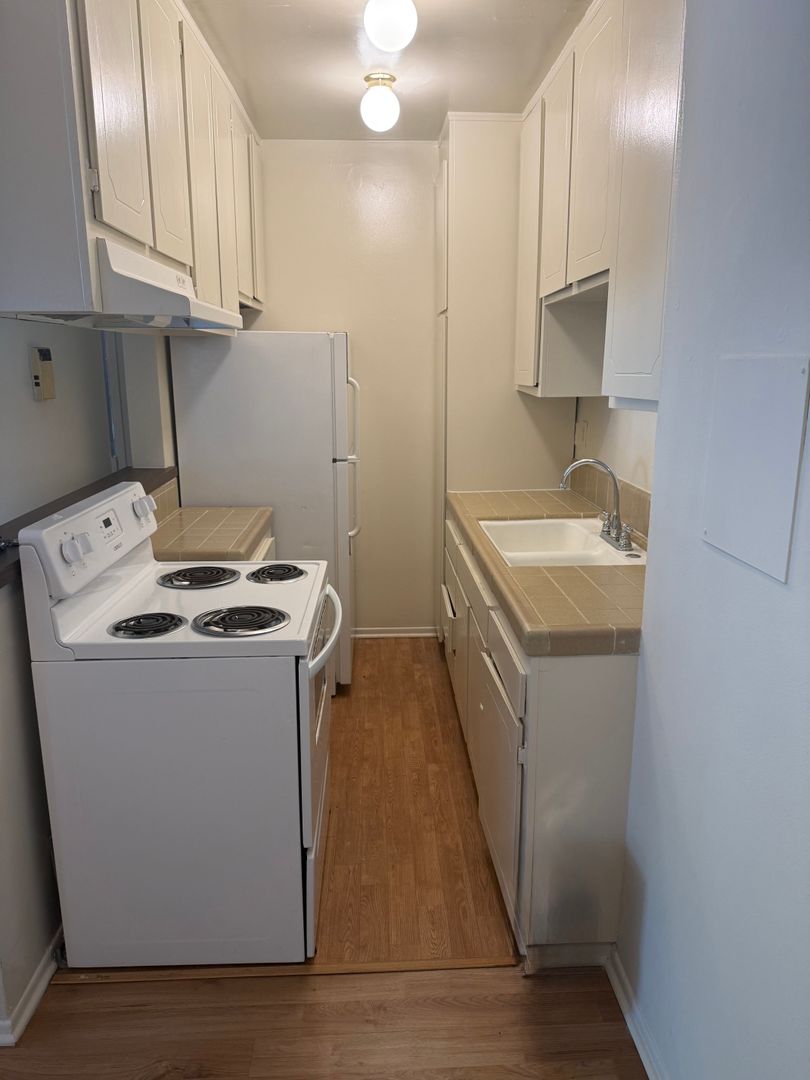 Santa Monica Apartment: 2546 Kansas Ave.