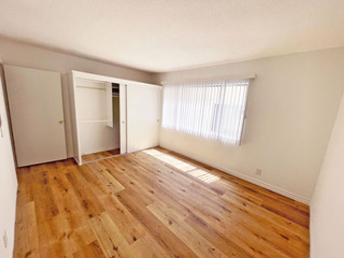 Santa Monica Apartment: 1042 6th Street