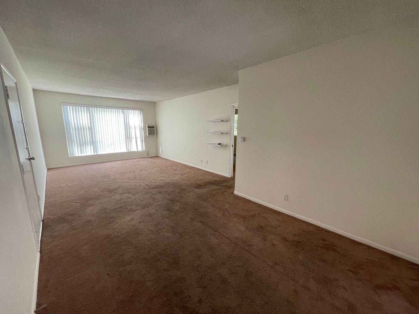 Los Angeles Apartment: 1347 North Poinsettia Place