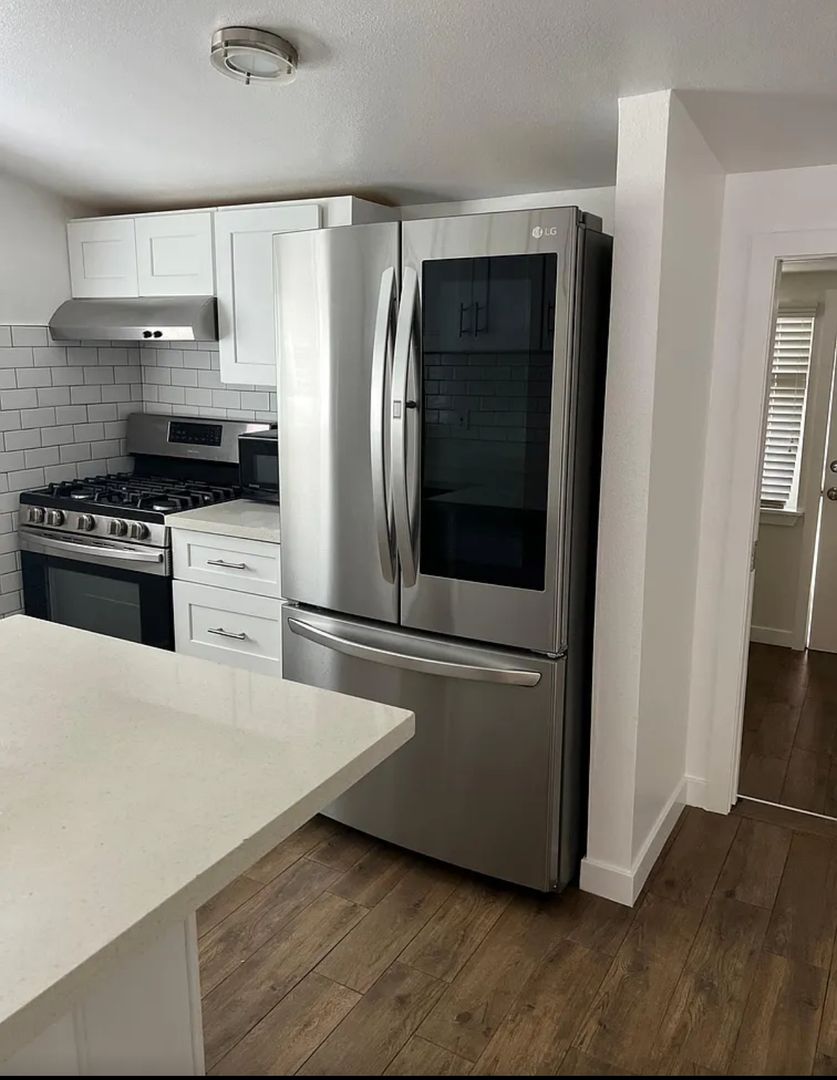 Venice Apartment: 631 Indiana Avenue